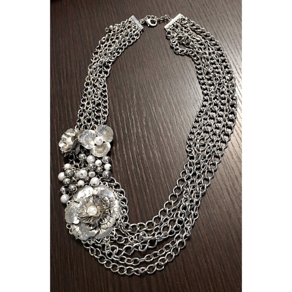 Jewelry - 🌟5/$25🌟Gorgeous Silver Floral Chain Necklace